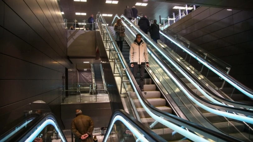 Μετρό χωρίς σταθμούς και ζωγραφιστά εκδοτήρια εγκαινίασε ο Τσίπρας – Μας κοροϊδεύει κανονικά